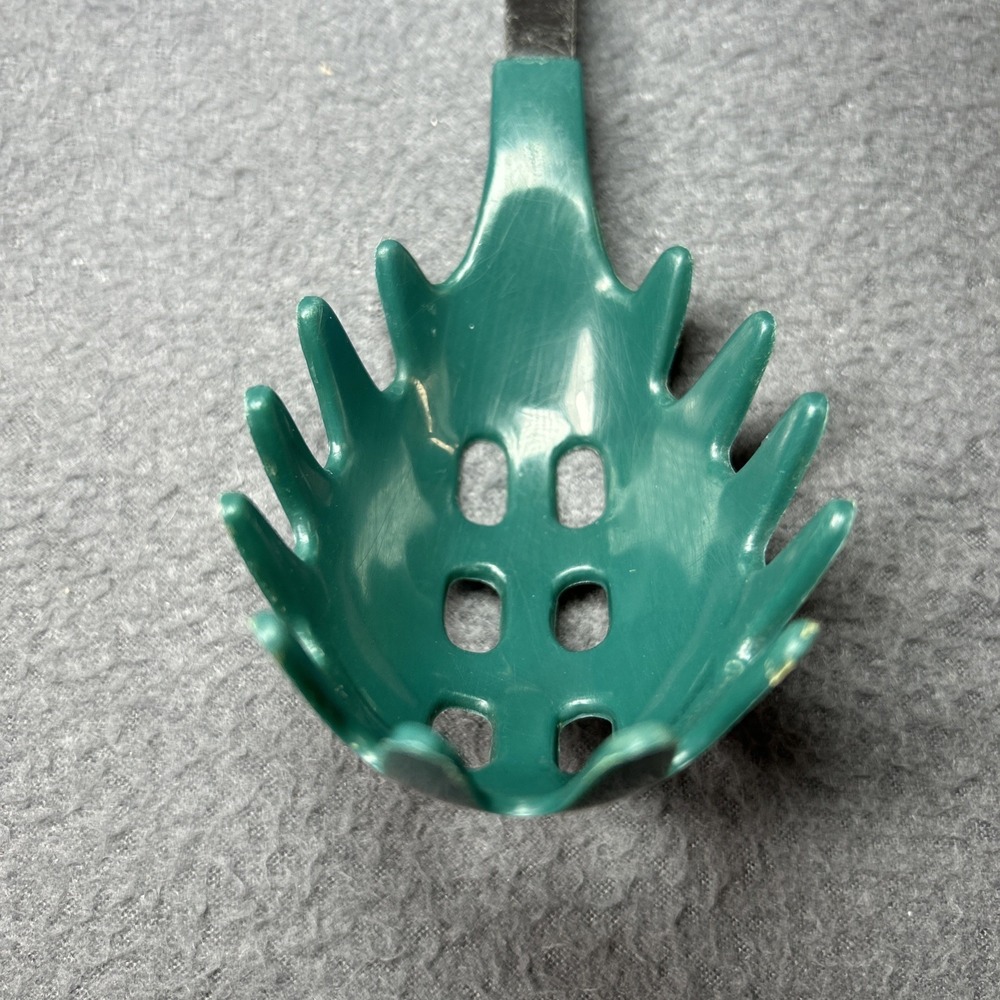 Vintage Green Pasta Serving Spoon Mid-Century Kitchenware - Picture 5 of 7